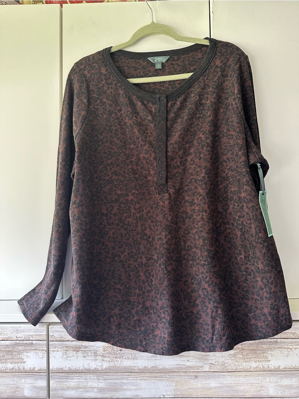 🖤 Terra & Sky Leopard Print Waffle Knit Henley Top 1X NWOT Plus Size